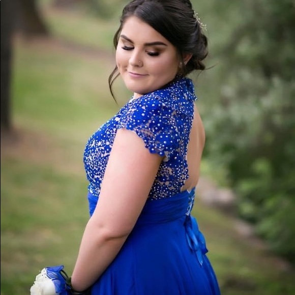 Gorgeous grad dress - Picture 1 of 7